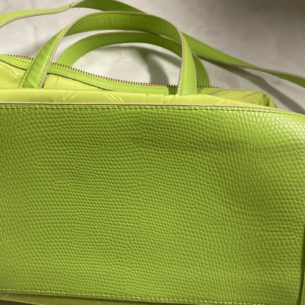 Vera Bradley Green Handbag Cross Body Zip Closure Adjustable Strap Hidden Pocket